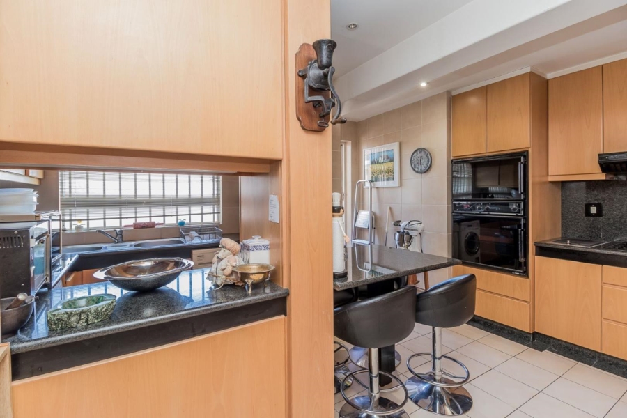 3 Bedroom Property for Sale in Sea Point Western Cape